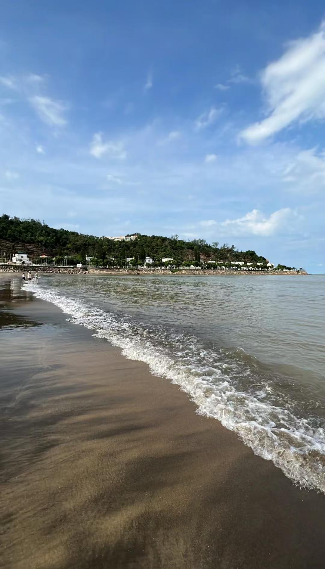 黑沙海滩